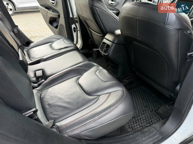 Білий Джип Cherokee, об'ємом двигуна 3.24 л та пробігом 175 тис. км за 16000 $, фото 37 на Automoto.ua