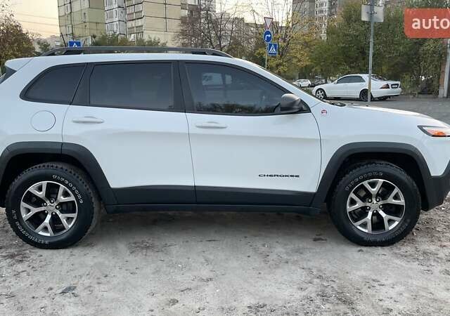 Білий Джип Cherokee, об'ємом двигуна 3.2 л та пробігом 154 тис. км за 15350 $, фото 5 на Automoto.ua
