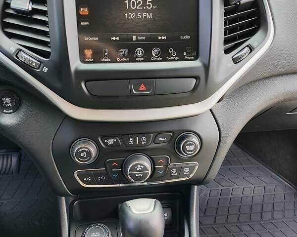 Джип Cherokee 2015 у Києві на Automoto.ua Білий Джип Cherokee, об'ємом двигуна 3.24 л та пробігом 148 тис. км за 13800 $, фото 24 на Automoto.ua