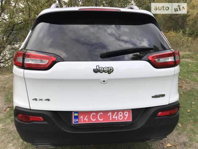 Джип Чероки 2015 в Киеве на Automoto.ua Белый Джип Чероки, объемом двигателя 3.24 л и пробегом 100 тыс. км за 15200 $, фото 9 на Automoto.ua