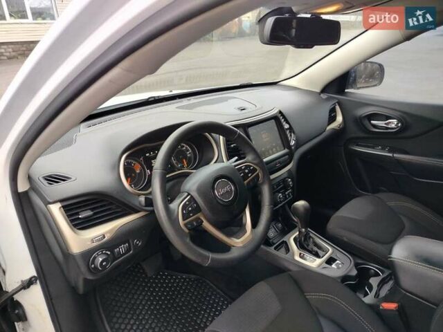 Белый Джип Чероки, объемом двигателя 0 л и пробегом 189 тыс. км за 11700 $, фото 18 на Automoto.ua