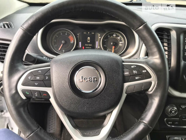 Джип Чероки 2015 в Киеве на Automoto.ua Белый Джип Чероки, объемом двигателя 3.24 л и пробегом 100 тыс. км за 15200 $, фото 54 на Automoto.ua