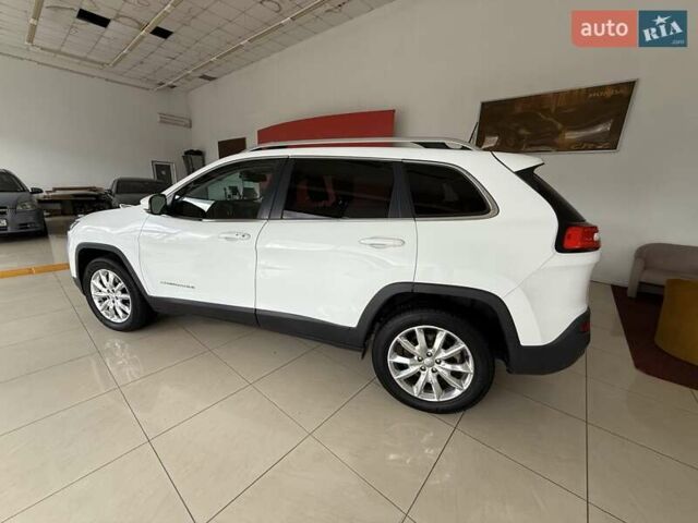 Джип Чероки 2015 в Черновцах на Automoto.ua Белый Джип Чероки, объемом двигателя 2.36 л и пробегом 123 тыс. км за 12990 $, фото 18 на Automoto.ua