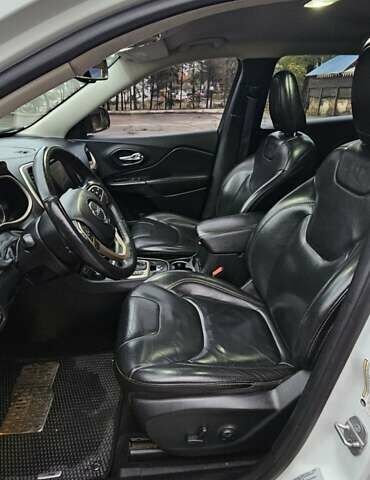 Білий Джип Cherokee, об'ємом двигуна 2.4 л та пробігом 161 тис. км за 15400 $, фото 11 на Automoto.ua