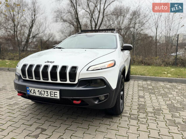 Білий Джип Cherokee, об'ємом двигуна 3.24 л та пробігом 185 тис. км за 16000 $, фото 11 на Automoto.ua