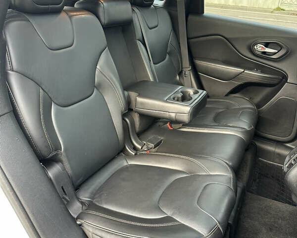 Белый Джип Чероки, объемом двигателя 3.24 л и пробегом 200 тыс. км за 12990 $, фото 26 на Automoto.ua