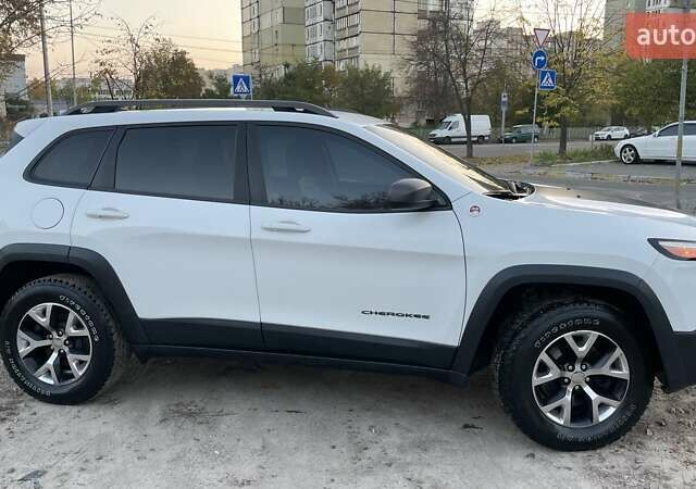 Білий Джип Cherokee, об'ємом двигуна 3.2 л та пробігом 154 тис. км за 15350 $, фото 6 на Automoto.ua