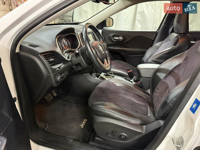 Белый Джип Чероки, объемом двигателя 3.24 л и пробегом 192 тыс. км за 13700 $, фото 8 на Automoto.ua