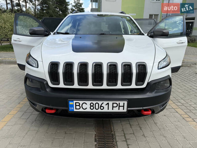 Білий Джип Cherokee, об'ємом двигуна 3.24 л та пробігом 175 тис. км за 16000 $, фото 40 на Automoto.ua