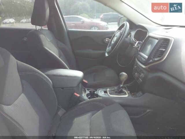 Белый Джип Чероки, объемом двигателя 0 л и пробегом 189 тыс. км за 11700 $, фото 48 на Automoto.ua