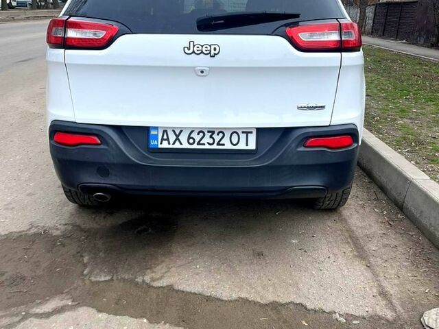 Белый Джип Чероки, объемом двигателя 2.4 л и пробегом 187 тыс. км за 11900 $, фото 4 на Automoto.ua