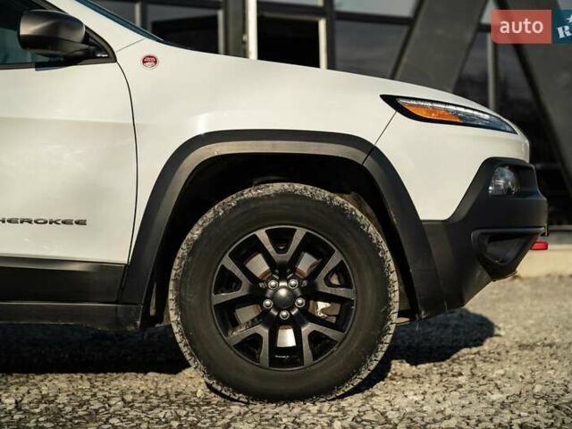 Белый Джип Чероки, объемом двигателя 3.24 л и пробегом 186 тыс. км за 17900 $, фото 11 на Automoto.ua