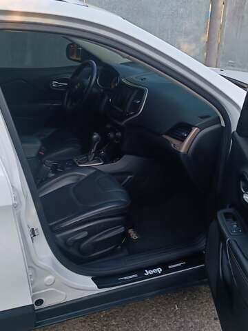 Білий Джип Cherokee, об'ємом двигуна 2.36 л та пробігом 161 тис. км за 16000 $, фото 15 на Automoto.ua