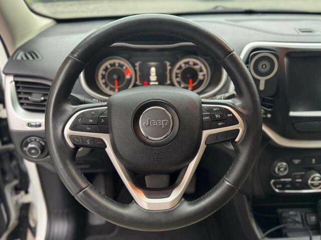 Білий Джип Cherokee, об'ємом двигуна 2.4 л та пробігом 48 тис. км за 15500 $, фото 9 на Automoto.ua