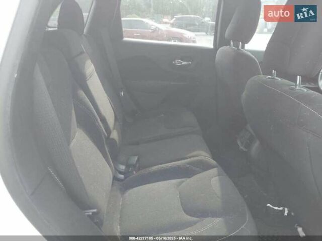 Белый Джип Чероки, объемом двигателя 0 л и пробегом 189 тыс. км за 11700 $, фото 51 на Automoto.ua