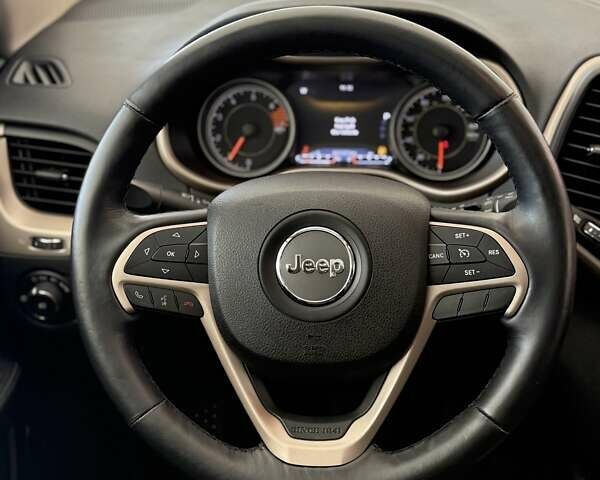 Джип Чероки 2015 в Черновцах на Automoto.ua Белый Джип Чероки, объемом двигателя 2.36 л и пробегом 123 тыс. км за 12990 $, фото 36 на Automoto.ua