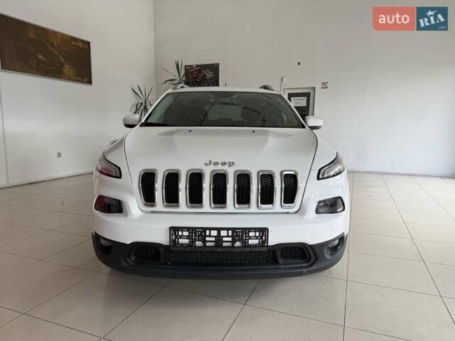 Джип Чероки 2015 в Черновцах на Automoto.ua Белый Джип Чероки, объемом двигателя 2.36 л и пробегом 123 тыс. км за 12990 $, фото 6 на Automoto.ua