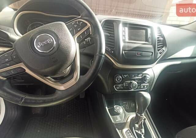 Білий Джип Cherokee, об'ємом двигуна 2.36 л та пробігом 80 тис. км за 13800 $, фото 6 на Automoto.ua