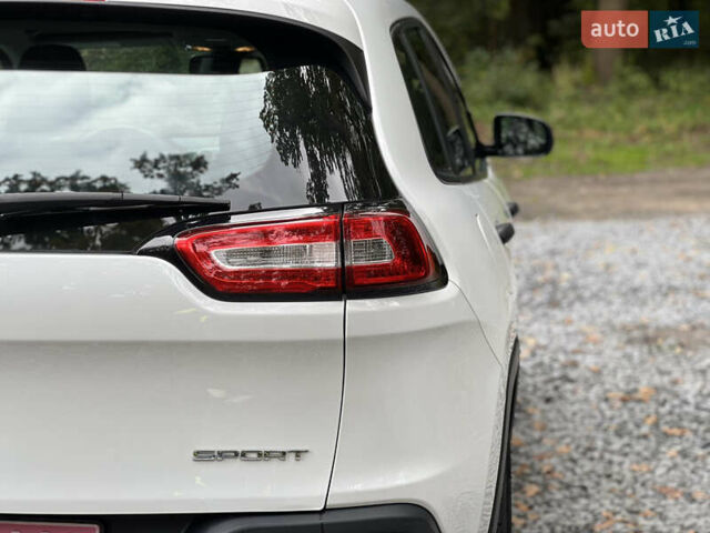 Білий Джип Cherokee, об'ємом двигуна 2.4 л та пробігом 165 тис. км за 11999 $, фото 7 на Automoto.ua