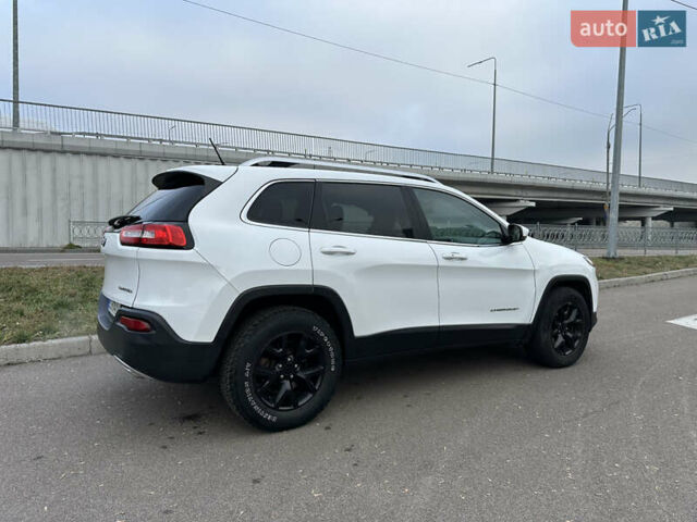 Белый Джип Чероки, объемом двигателя 3.24 л и пробегом 200 тыс. км за 12990 $, фото 2 на Automoto.ua