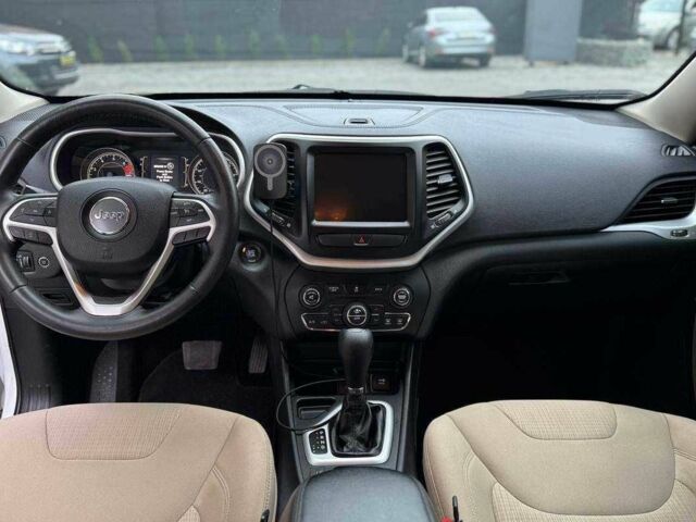 Білий Джип Cherokee, об'ємом двигуна 2.4 л та пробігом 48 тис. км за 15500 $, фото 10 на Automoto.ua