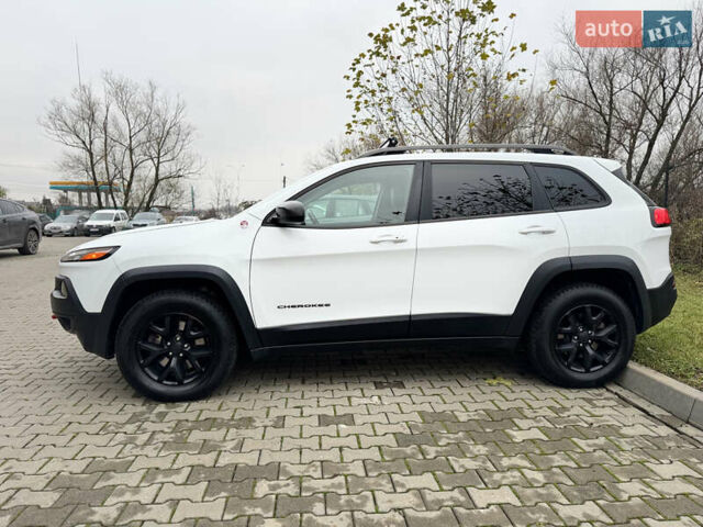 Білий Джип Cherokee, об'ємом двигуна 3.24 л та пробігом 185 тис. км за 16000 $, фото 9 на Automoto.ua