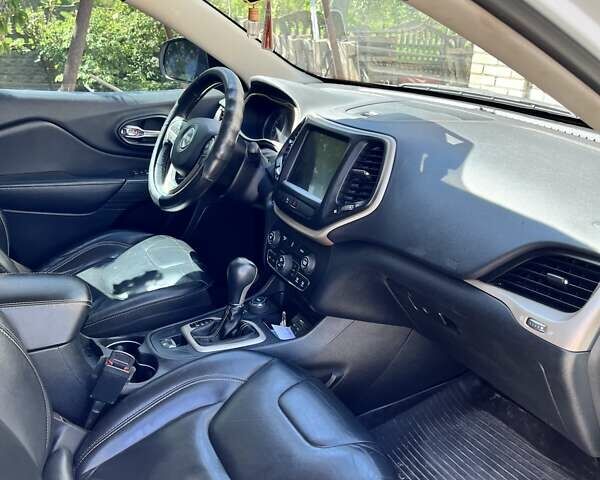 Білий Джип Cherokee, об'ємом двигуна 2.36 л та пробігом 121 тис. км за 14500 $, фото 11 на Automoto.ua