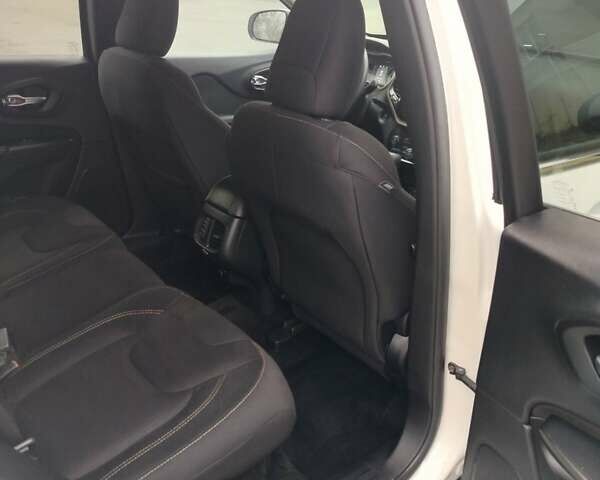 Белый Джип Чероки, объемом двигателя 0 л и пробегом 189 тыс. км за 11700 $, фото 23 на Automoto.ua