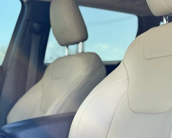 Білий Джип Cherokee, об'ємом двигуна 3.2 л та пробігом 84 тис. км за 15999 $, фото 7 на Automoto.ua