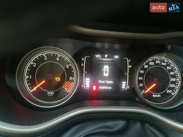 Білий Джип Cherokee, об'ємом двигуна 2.4 л та пробігом 202 тис. км за 12200 $, фото 21 на Automoto.ua