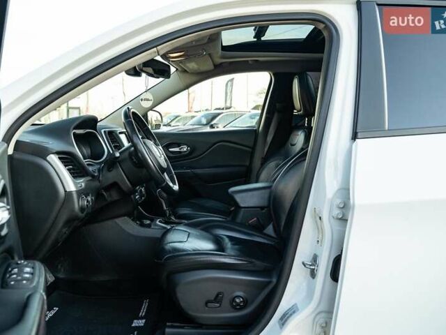 Белый Джип Чероки, объемом двигателя 3.24 л и пробегом 186 тыс. км за 17900 $, фото 16 на Automoto.ua