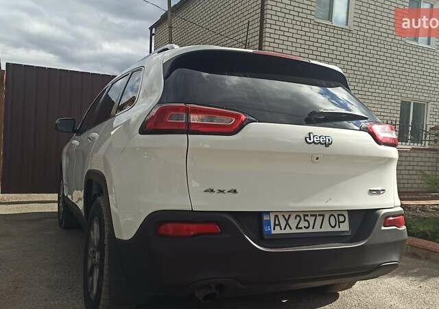 Білий Джип Cherokee, об'ємом двигуна 2.36 л та пробігом 80 тис. км за 13800 $, фото 3 на Automoto.ua