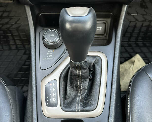 Белый Джип Чероки, объемом двигателя 3.24 л и пробегом 200 тыс. км за 12990 $, фото 12 на Automoto.ua