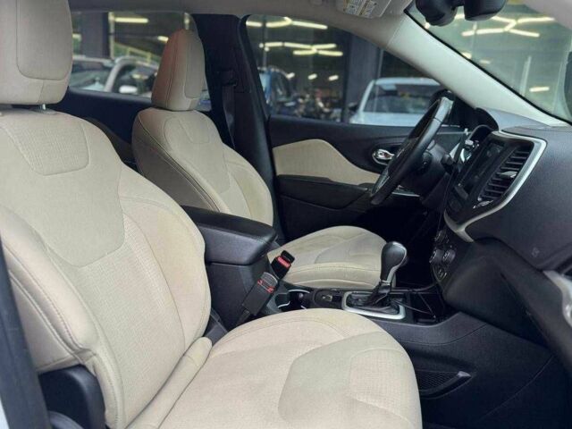 Білий Джип Cherokee, об'ємом двигуна 2.4 л та пробігом 48 тис. км за 15500 $, фото 13 на Automoto.ua