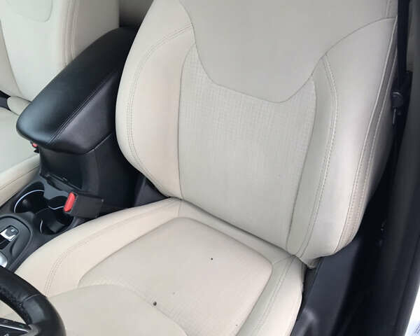 Джип Чероки 2015 в Киеве на Automoto.ua Белый Джип Чероки, объемом двигателя 3.24 л и пробегом 100 тыс. км за 15200 $, фото 31 на Automoto.ua