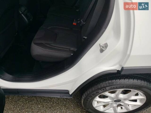 Белый Джип Чероки, объемом двигателя 0 л и пробегом 189 тыс. км за 11700 $, фото 29 на Automoto.ua