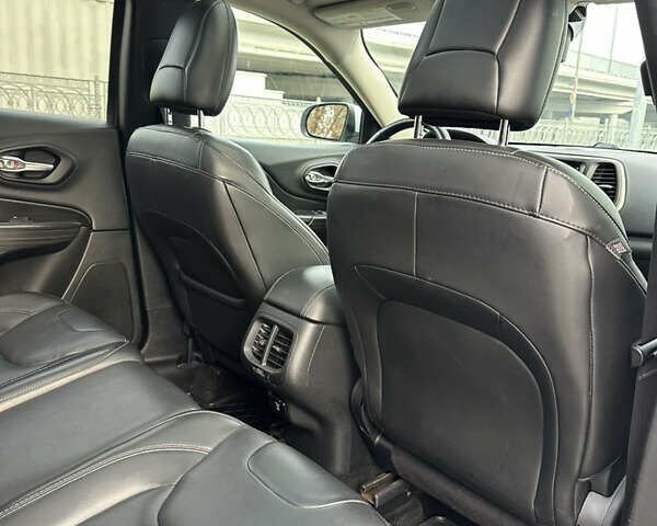 Белый Джип Чероки, объемом двигателя 3.24 л и пробегом 200 тыс. км за 12990 $, фото 25 на Automoto.ua