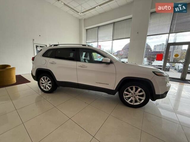Джип Чероки 2015 в Черновцах на Automoto.ua Белый Джип Чероки, объемом двигателя 2.36 л и пробегом 123 тыс. км за 12990 $, фото 13 на Automoto.ua