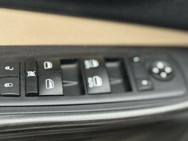 Білий Джип Cherokee, об'ємом двигуна 2.4 л та пробігом 48 тис. км за 15500 $, фото 6 на Automoto.ua