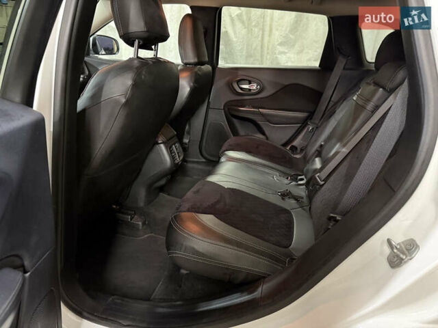 Белый Джип Чероки, объемом двигателя 3.24 л и пробегом 192 тыс. км за 13700 $, фото 10 на Automoto.ua