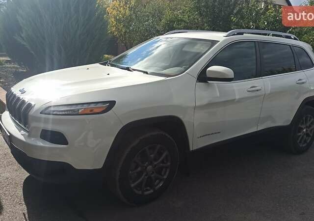 Білий Джип Cherokee, об'ємом двигуна 2.36 л та пробігом 80 тис. км за 13800 $, фото 1 на Automoto.ua