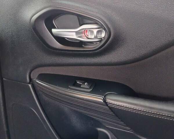 Белый Джип Чероки, объемом двигателя 0 л и пробегом 189 тыс. км за 11700 $, фото 41 на Automoto.ua