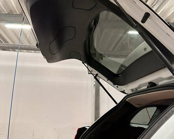 Білий Джип Cherokee, об'ємом двигуна 2.36 л та пробігом 260 тис. км за 11000 $, фото 21 на Automoto.ua