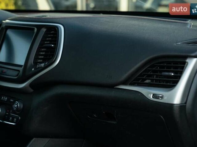 Белый Джип Чероки, объемом двигателя 3.24 л и пробегом 186 тыс. км за 17900 $, фото 33 на Automoto.ua