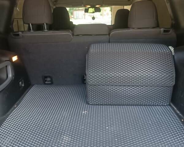 Білий Джип Cherokee, об'ємом двигуна 2.36 л та пробігом 240 тис. км за 14000 $, фото 4 на Automoto.ua