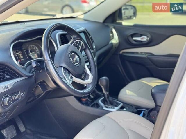 Білий Джип Cherokee, об'ємом двигуна 3.2 л та пробігом 84 тис. км за 15999 $, фото 6 на Automoto.ua