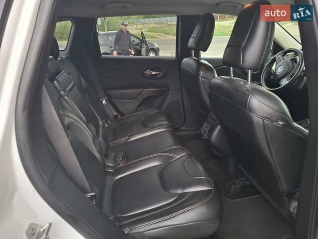 Білий Джип Cherokee, об'ємом двигуна 2.36 л та пробігом 123 тис. км за 14500 $, фото 20 на Automoto.ua