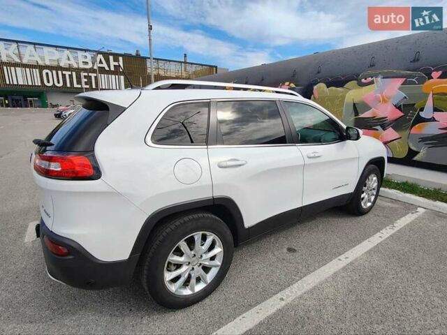 Джип Cherokee 2015 у Києві на Automoto.ua Білий Джип Cherokee, об'ємом двигуна 3.24 л та пробігом 148 тис. км за 13800 $, фото 1 на Automoto.ua
