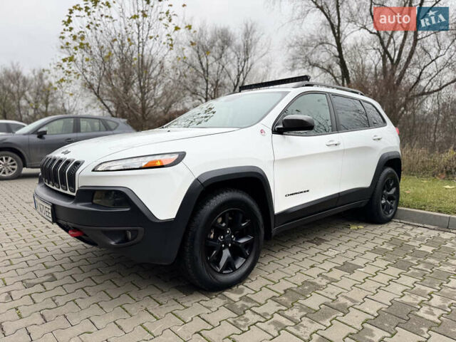 Білий Джип Cherokee, об'ємом двигуна 3.24 л та пробігом 185 тис. км за 16000 $, фото 10 на Automoto.ua