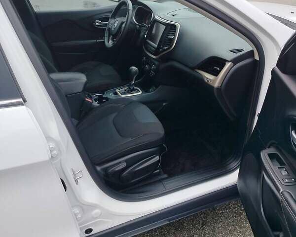 Белый Джип Чероки, объемом двигателя 0 л и пробегом 189 тыс. км за 11700 $, фото 21 на Automoto.ua